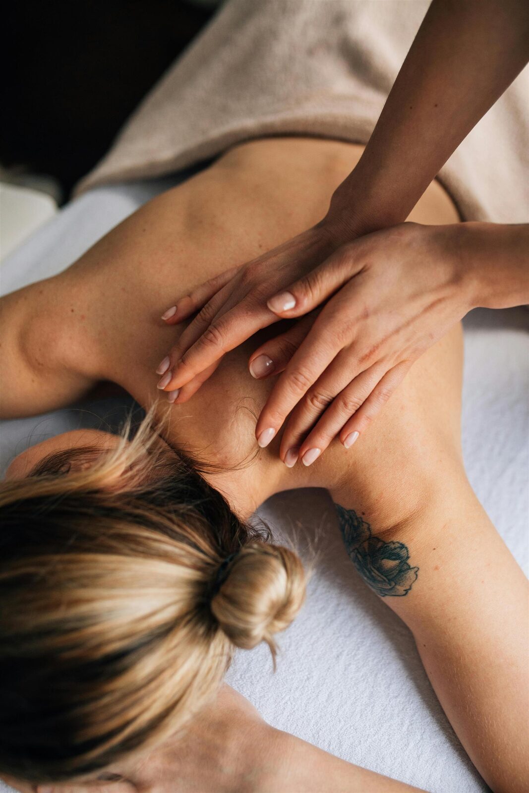 Soins Massages — massage relaxant à l'huile d'argan à domicile à Marrakech